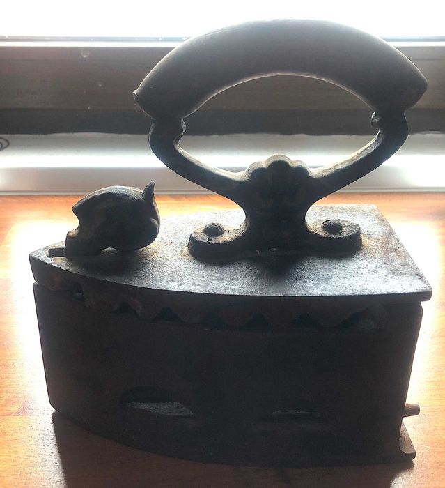 Продавам ретро ютия на жар в много добро състояние