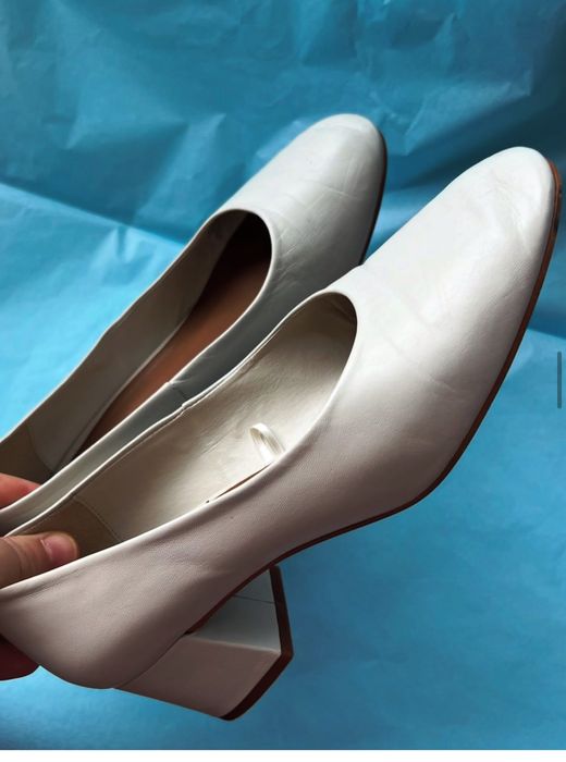 Светли обувки ZARA