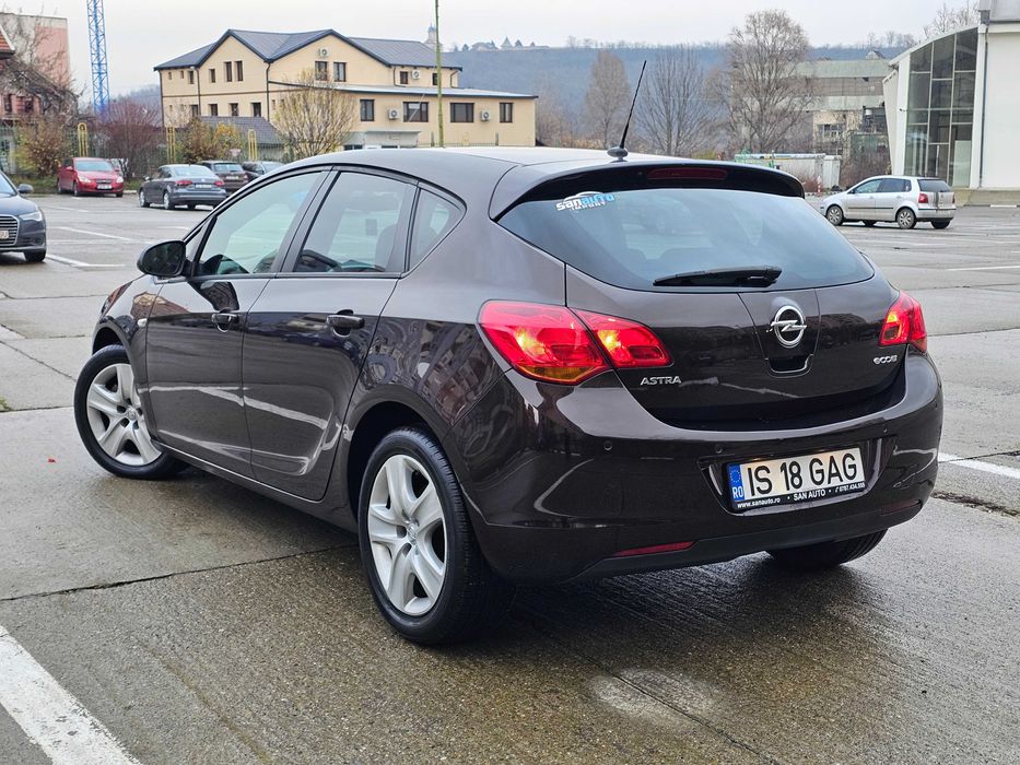 Opel Astra J 2011 1.7 CDTI 130 CP euro5 RAR efectuat / RATE fara avans