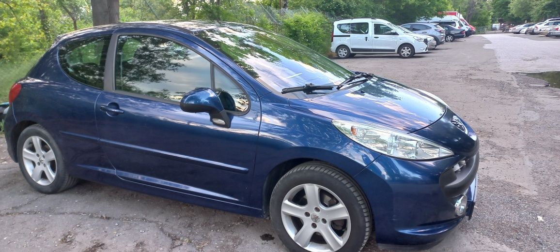 Автомобил Peugeot 207
