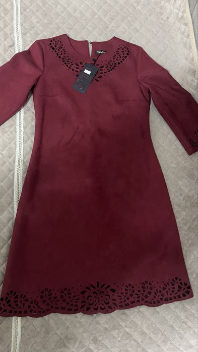 Новое платье с этикеткой