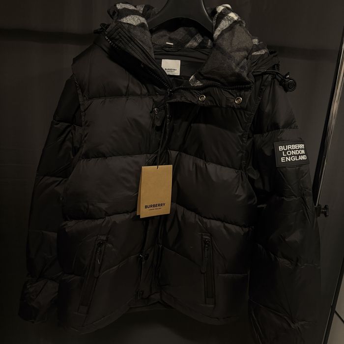 Vand geaca 2 in 1 Burberry noua cu eticheta