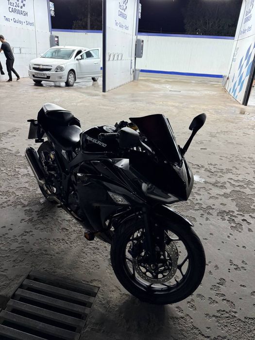 Moto 200 kub 1500$
