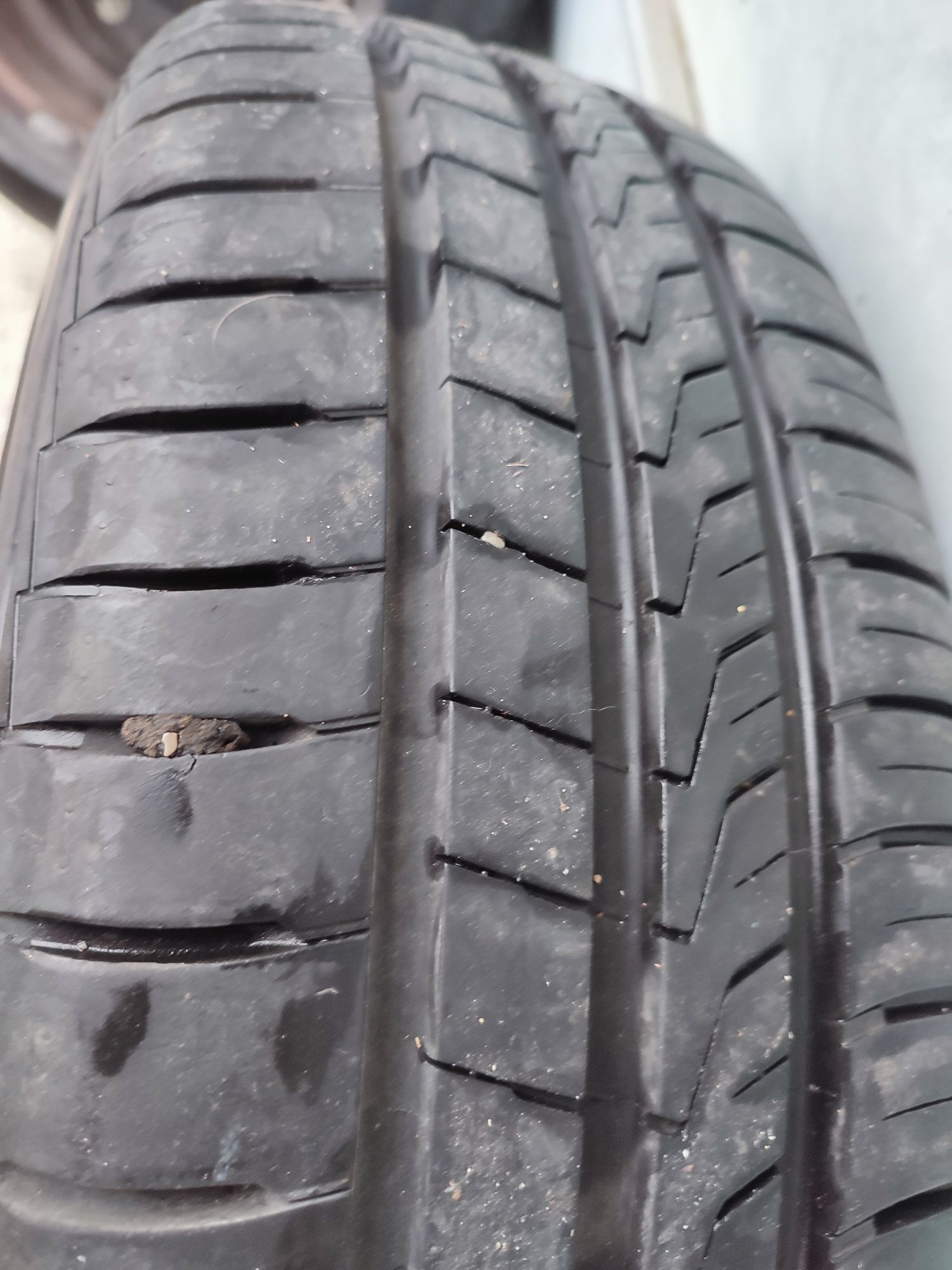 2 летни гуми Hankook 195/65/15 и  джанта с гума за Тойота Корола