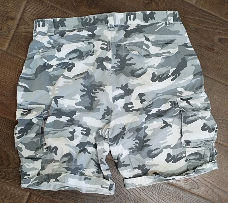 Къси панталони Zara XL , Бермуди камуфлажни XXL