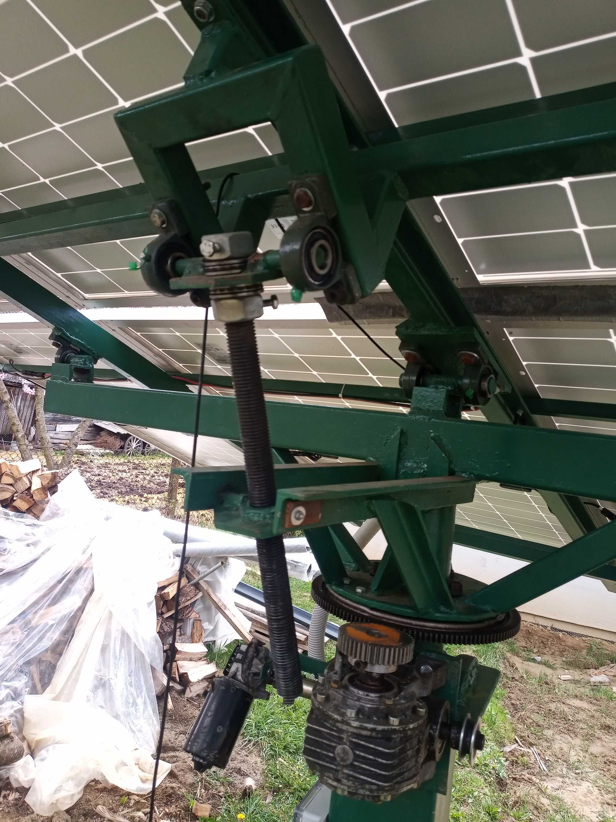 Traker solar pentru panouri fotovoltaice