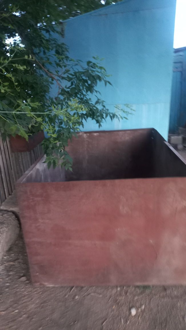 продаём ёмкость под зерно,отходы
