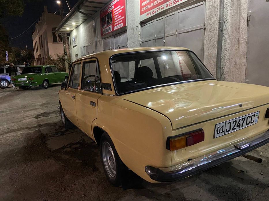 Vaz 21011 sotiladi