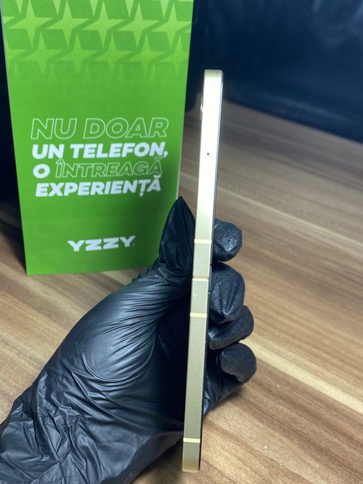 Samsung Galaxy Z Flip6 / Garanție 12 luni / 256 Gb / Foarte bun