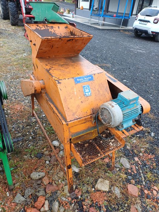 Batoza de porumb capacitate de 3 tone pe ora profesionala