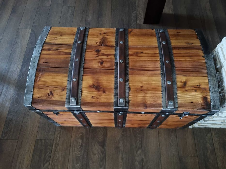 Стар дървен сандък/ракла/скрин