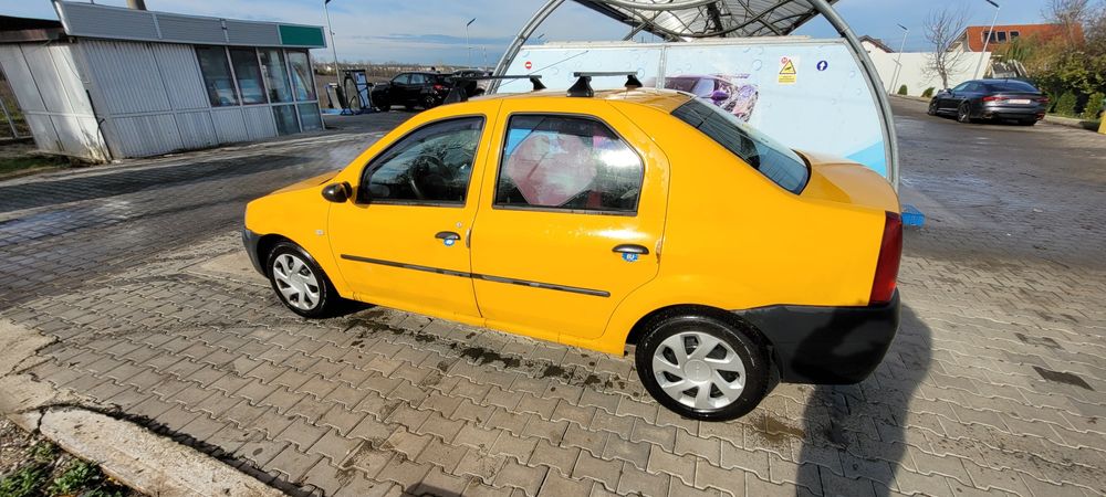 Vând Dacia logan