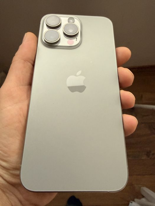 Продавам iPhone 15 Pro Max, 256 GB, цвят Natural Titanium