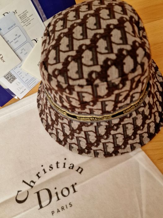 Palarie Christian Dior super model, saculet, etichetă