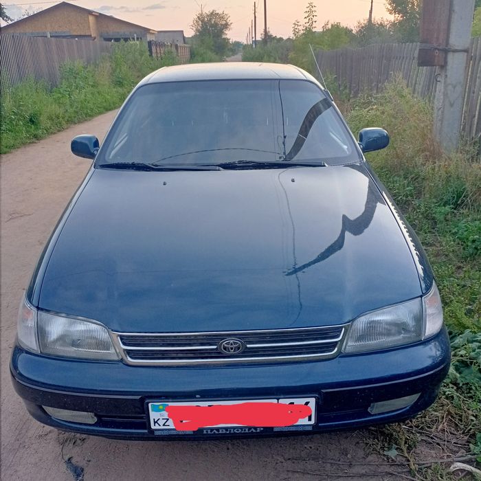 Продам таёту карину