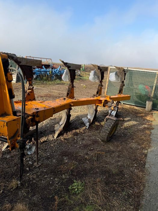 Vând plug huard qr 465 3+1