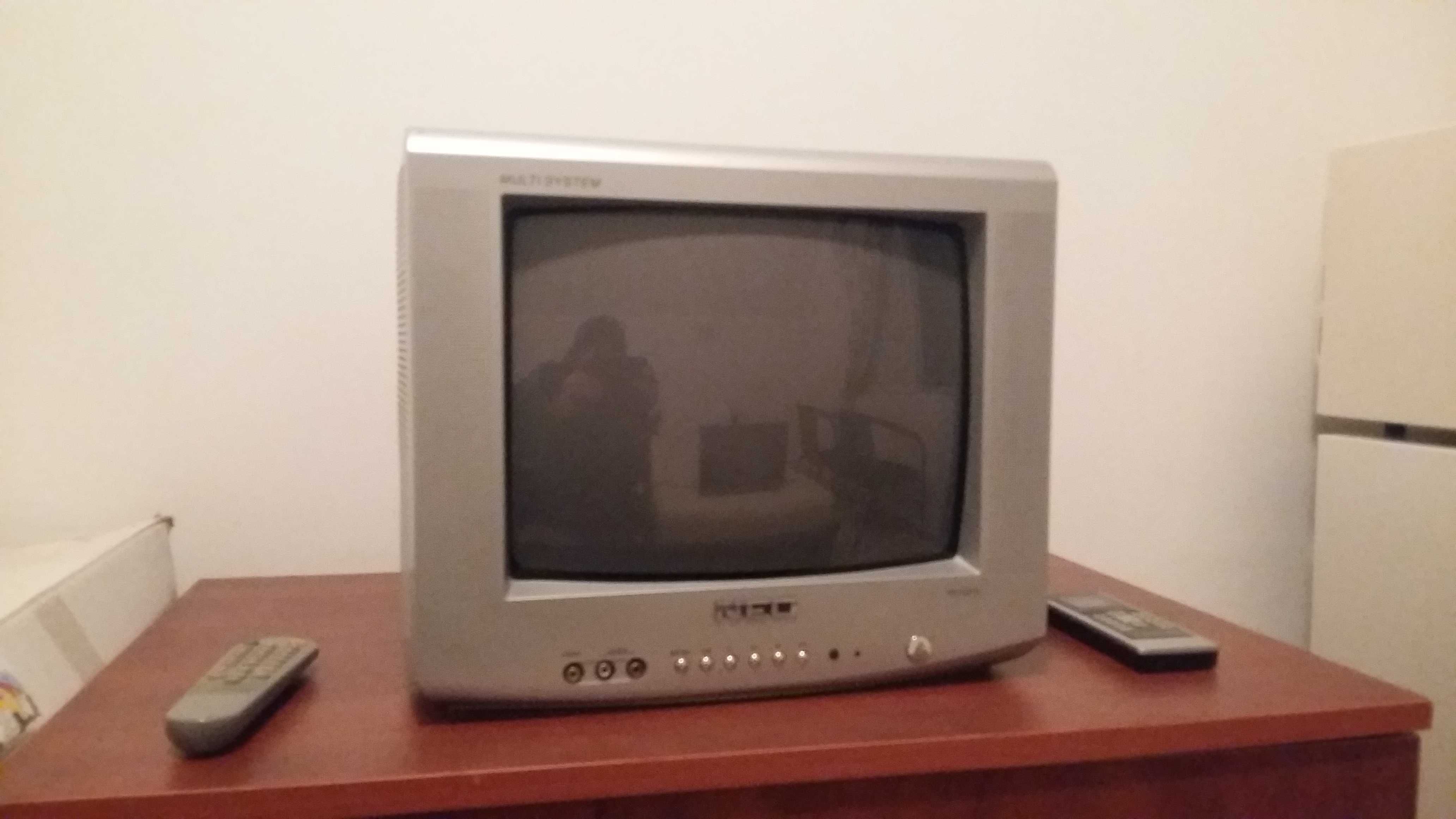 Малки Телевизори и LG Golden Eye II