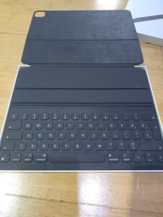 Apple Smart Keyboard Folio