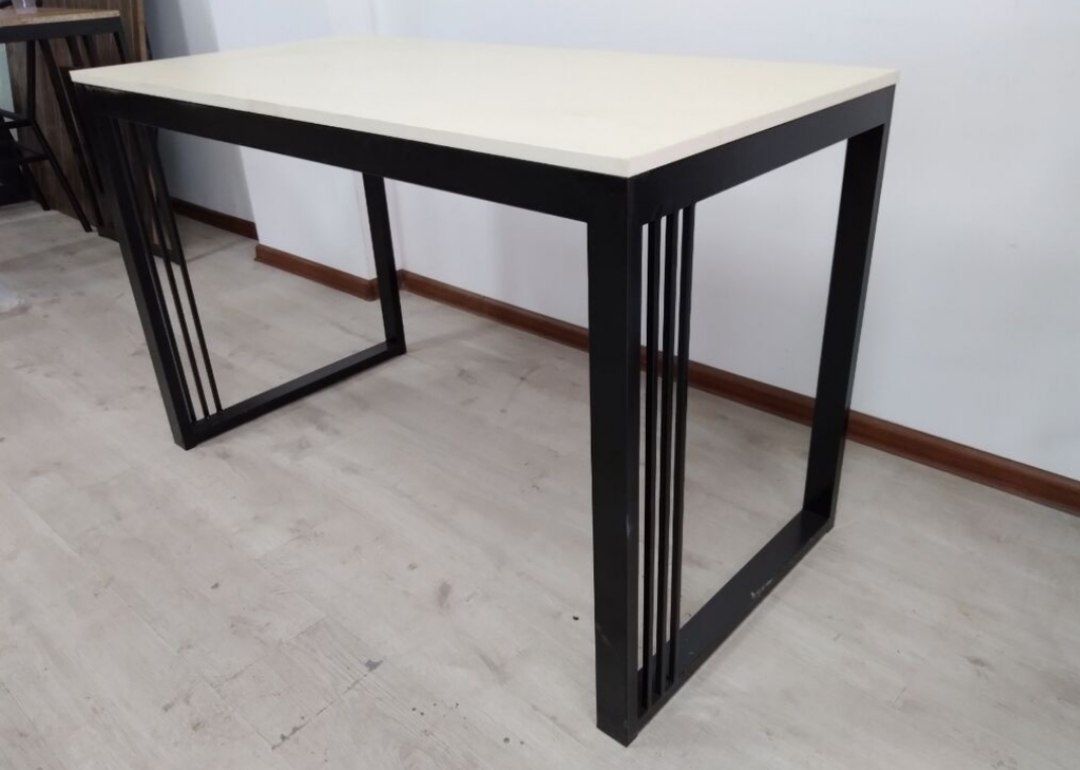 Parta/stol/loft uslubida metalldan yasalgan