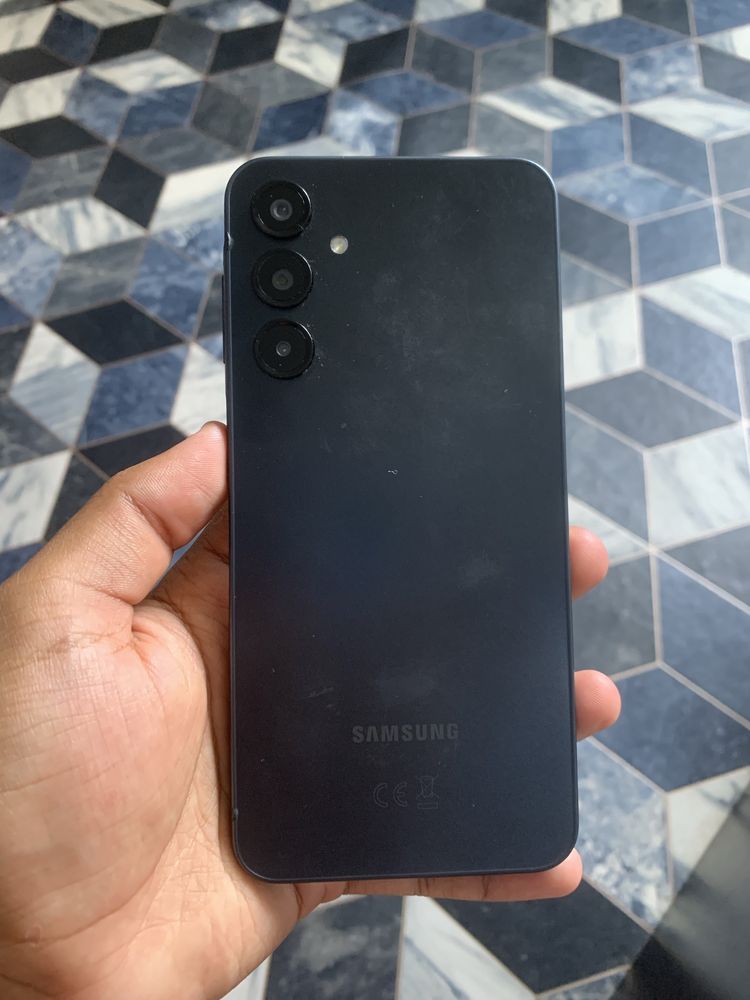 Продавам Samsung Galaxy A16 5g Заключен