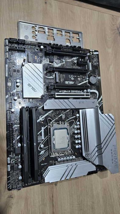 Vand kit placa de baza, procesor si memorii ram