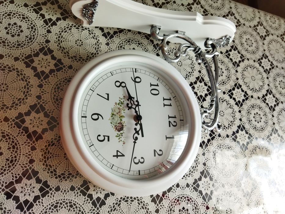 Продам часы двухсторонние.