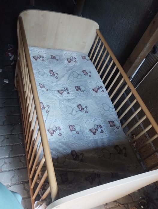 Pătuț bebe reglabil și cu sistem leganare