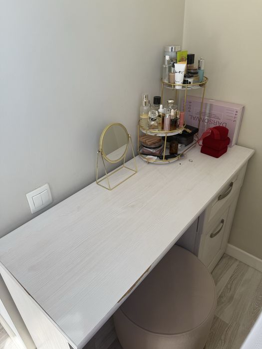 Продам туалетный столик