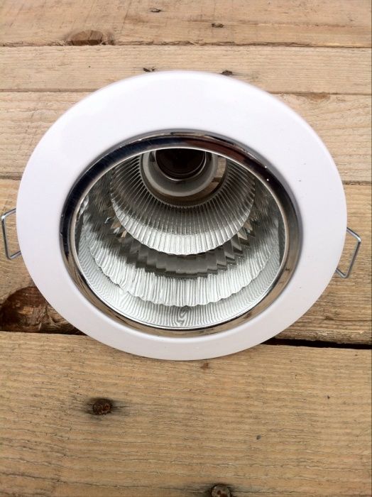 Vând 2 spoturi încastrate dulie normală