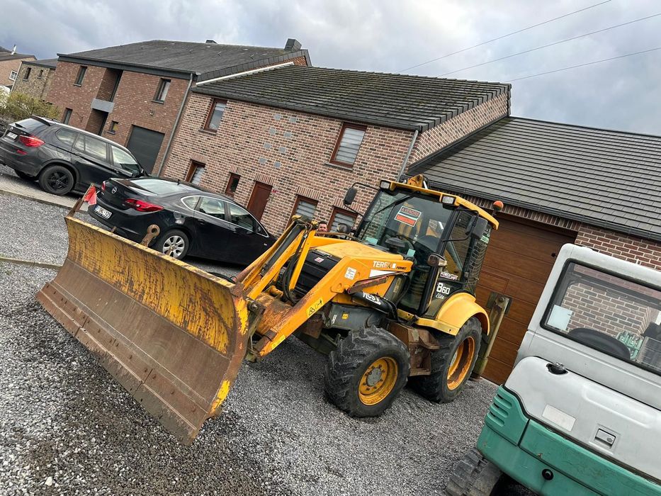 Lama de zăpadă buldoexcavator