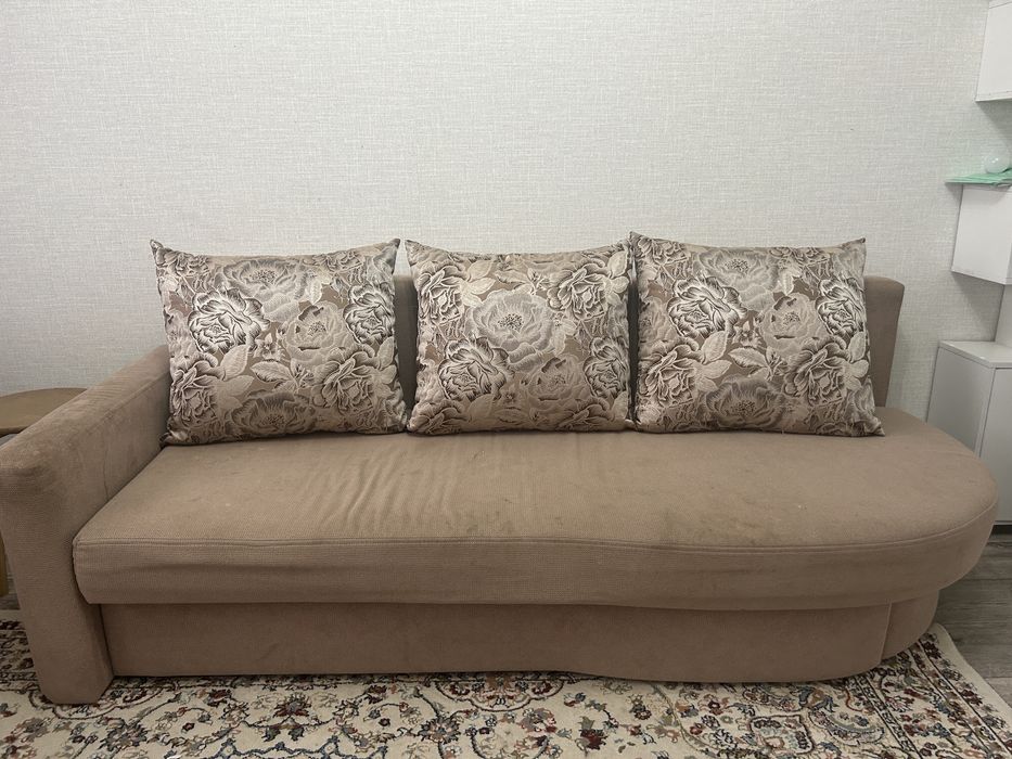 Продам 2 дивана. Можно по отдельности. Самовывоз.