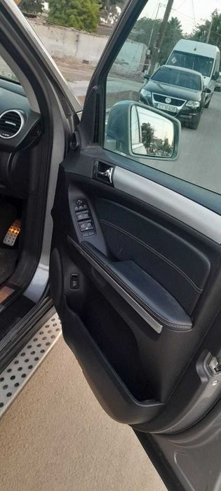 Vând Mașină Mercedes-Benz ML350