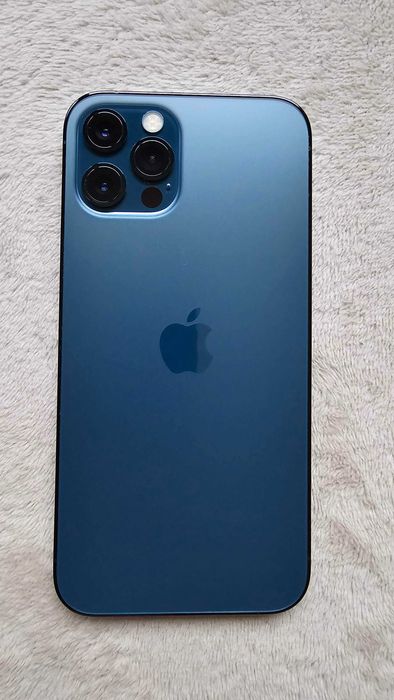 iPhone 12 pro + протектори