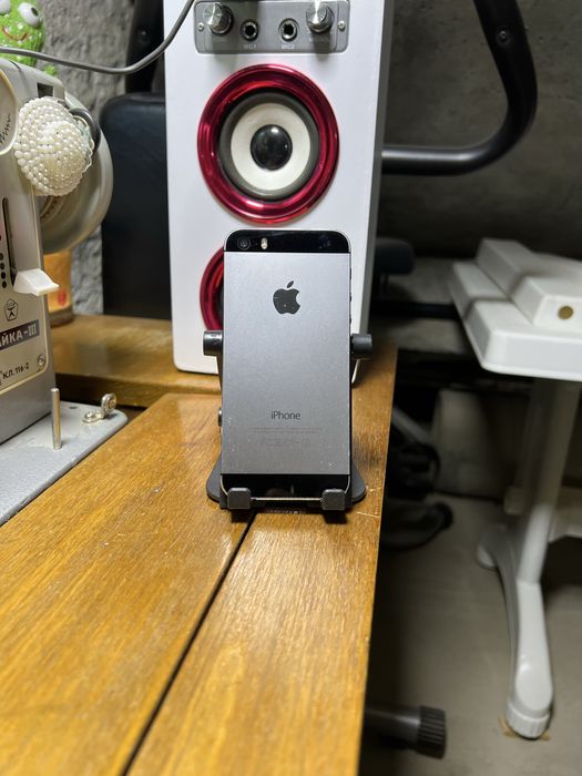 iPhone 5S v horoshem sostoyaniye