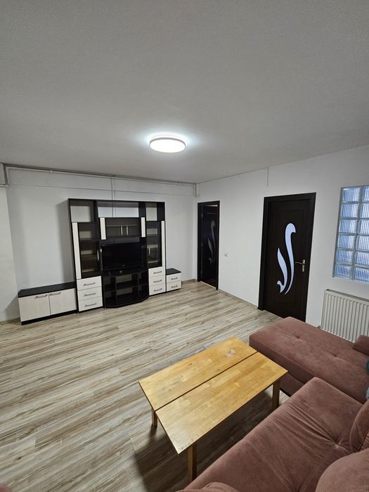 Inchiriez apartament