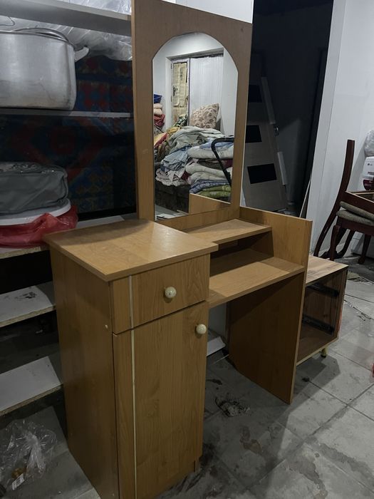 Трюмо для дома в хорошем состоянии