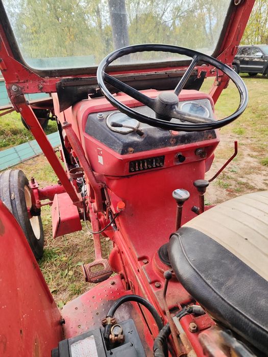 Tractor 824 International 75 cp.