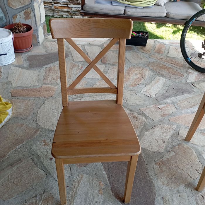 Маса със четири стола