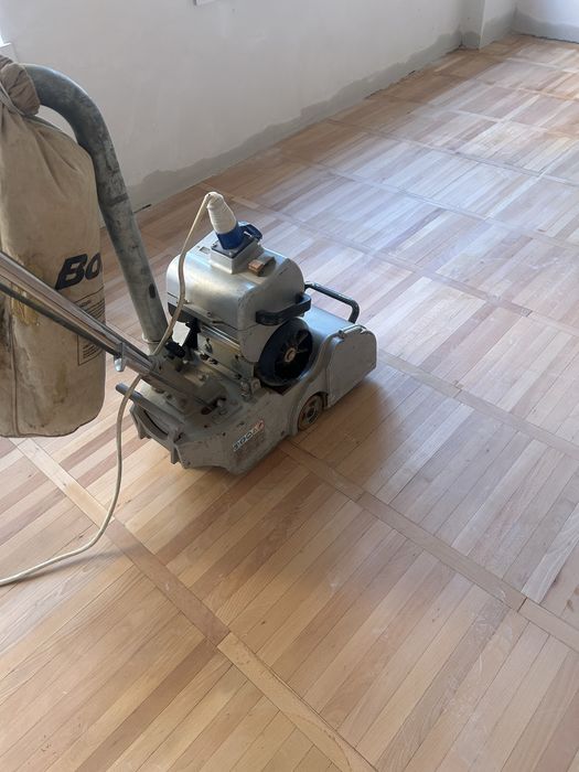 Se vinde masină de rașchetat parchet marca Bona