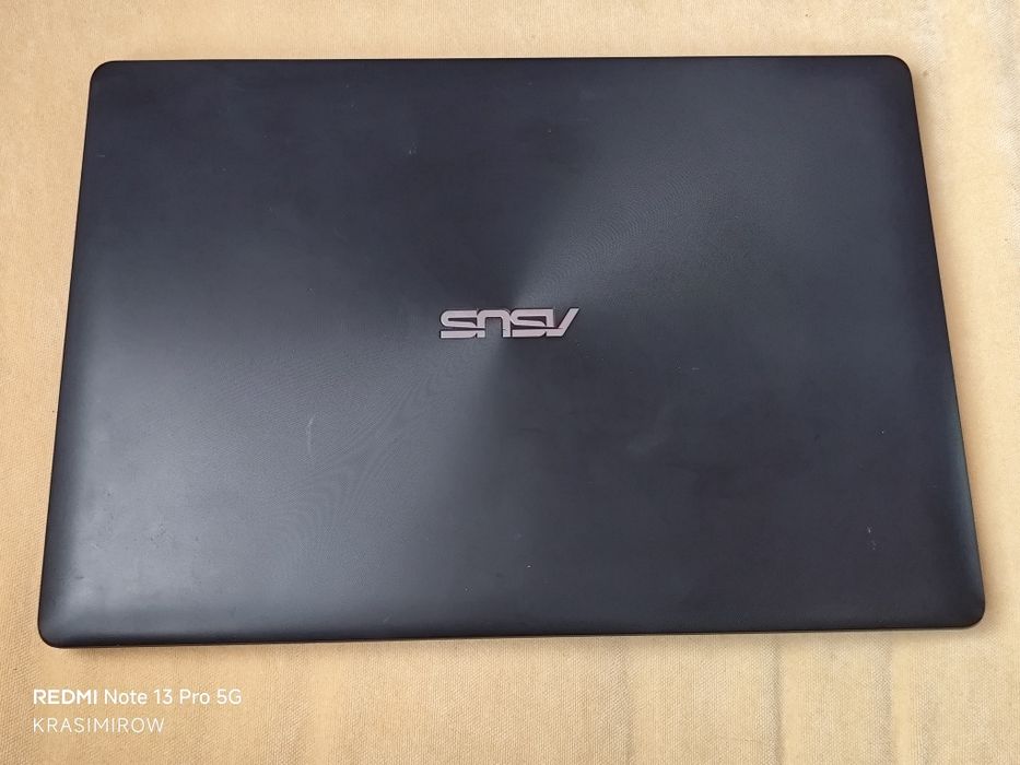 Лаптоп asus  работещ