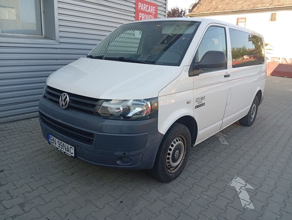 Volkswagen Transporter 9 locuri