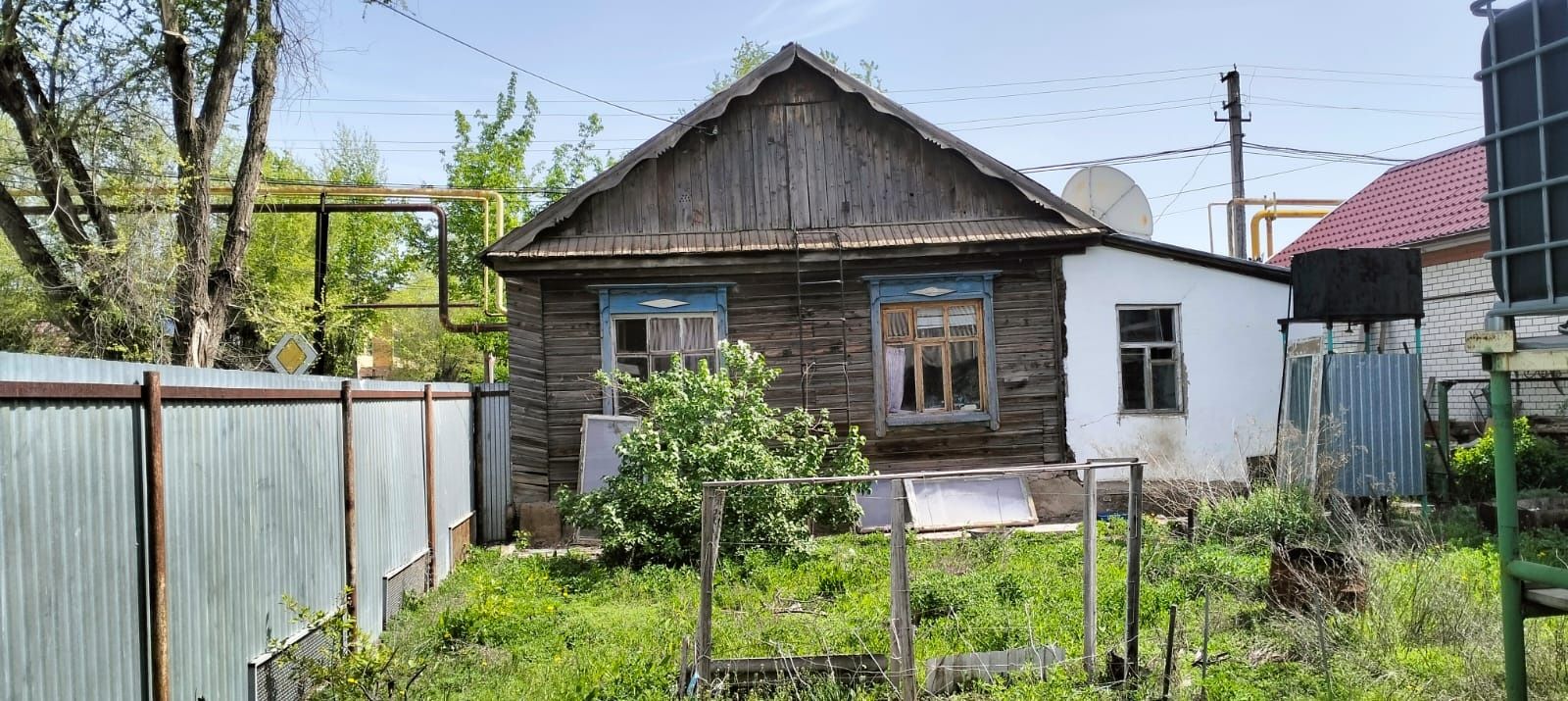 Продам земельный участок с домом в центре старого Уральска