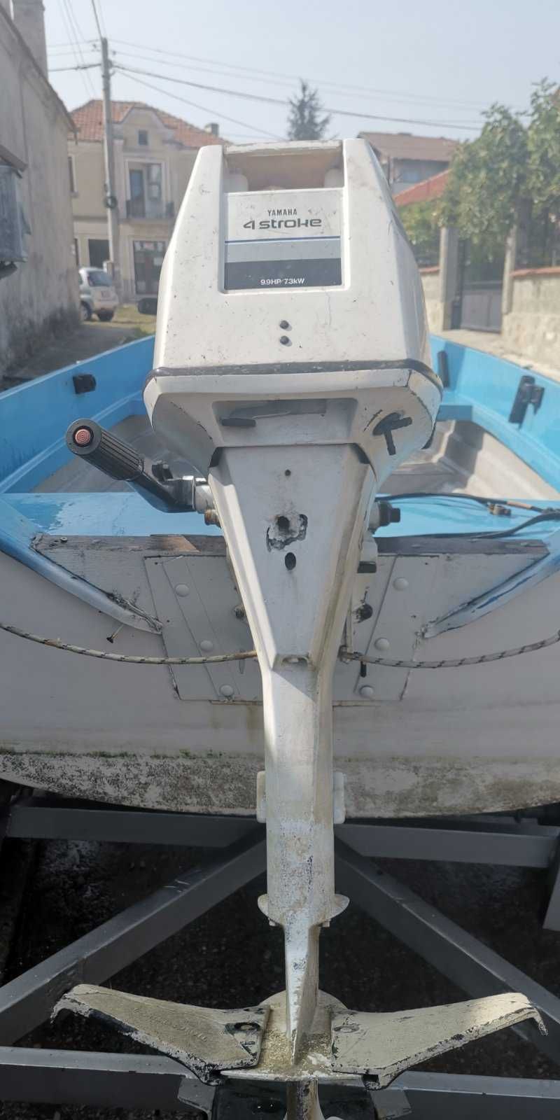 Лодка Мичуринка  мотор Ямаха и регистриран колесар.