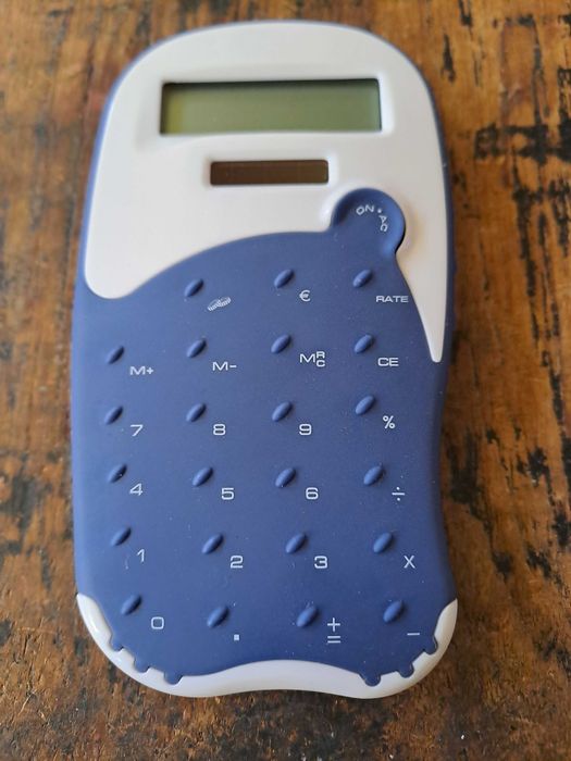 калкулатор Марксман Marksman, работи със солар и батерия, червен/розов