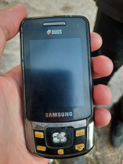 Продаю кнопочный телефон samsung