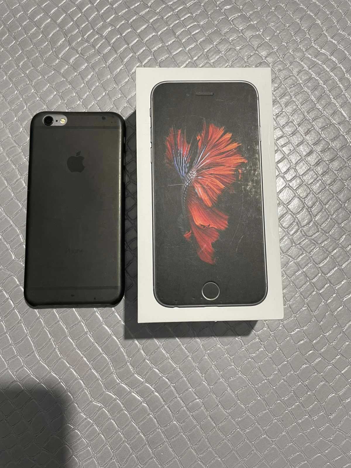 iPhone 6 S  сив  и слушалки