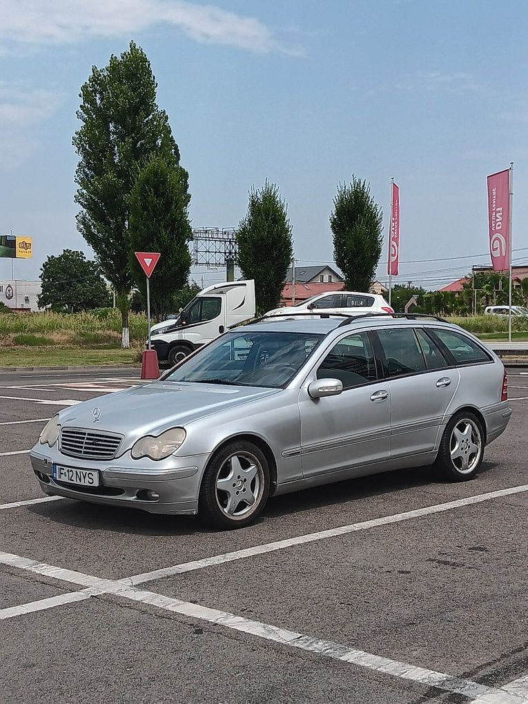 Vând mercedes C220