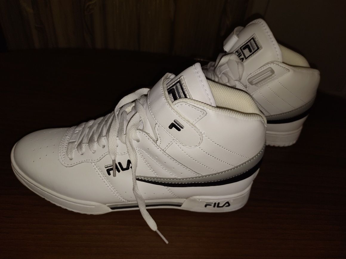 Sneakers FILA, mărimea 42 - 220 lei