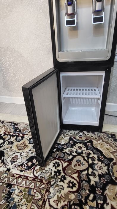 Кулер для воды уступк есть