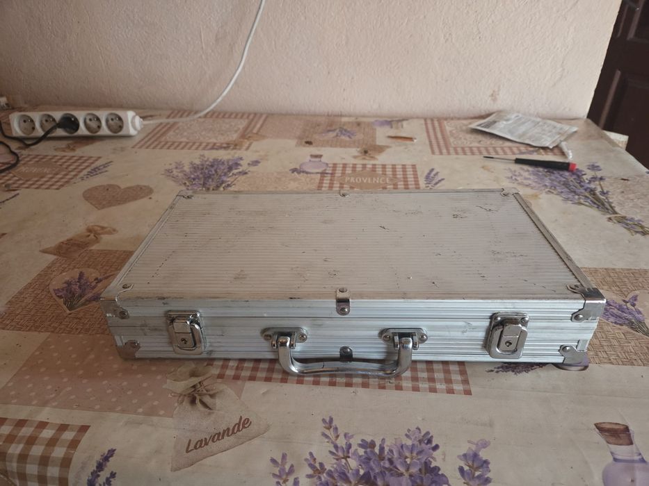 Vând set poker 300 piese